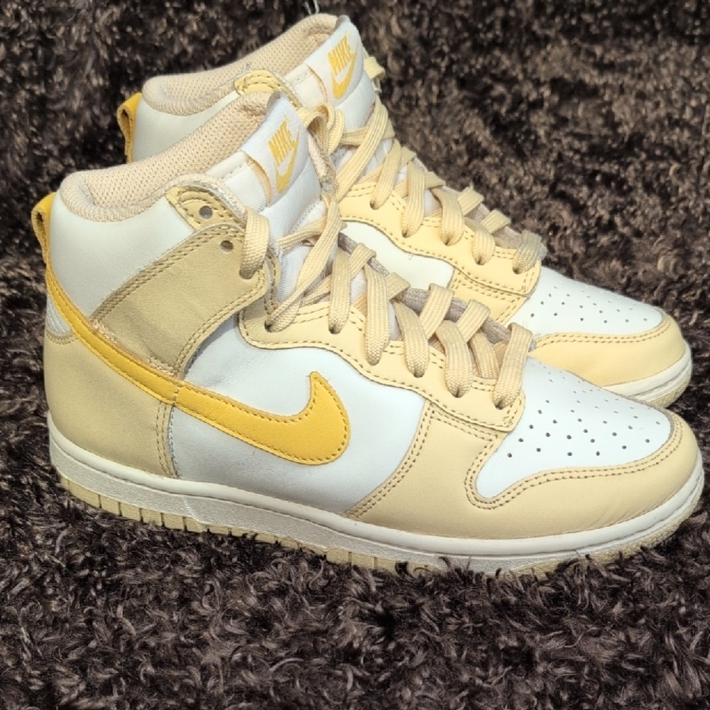 Women's Nike Dunk High "Pale Vanilla" - Picture 3 of 7